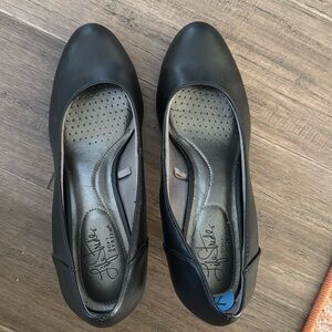 Life stride black heels